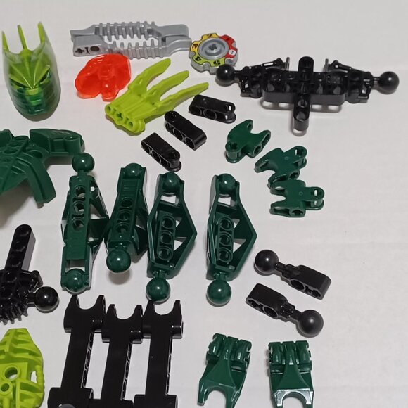 Incomplete Lego Bionicle Glatorian Gresh 8980 with Instruction Manual - Picture 3 of 4